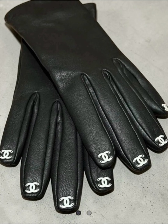 CHANEL Accessories - CHANEL Black Leather Women's Gloves with White CC Fingertip Logos